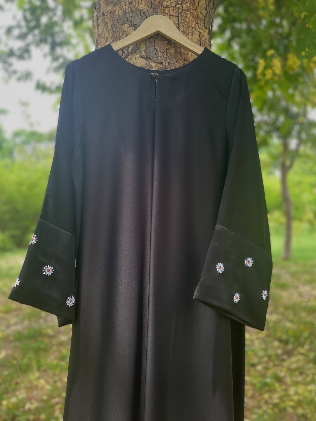 Black Hand Embroidered Daisy Abaya