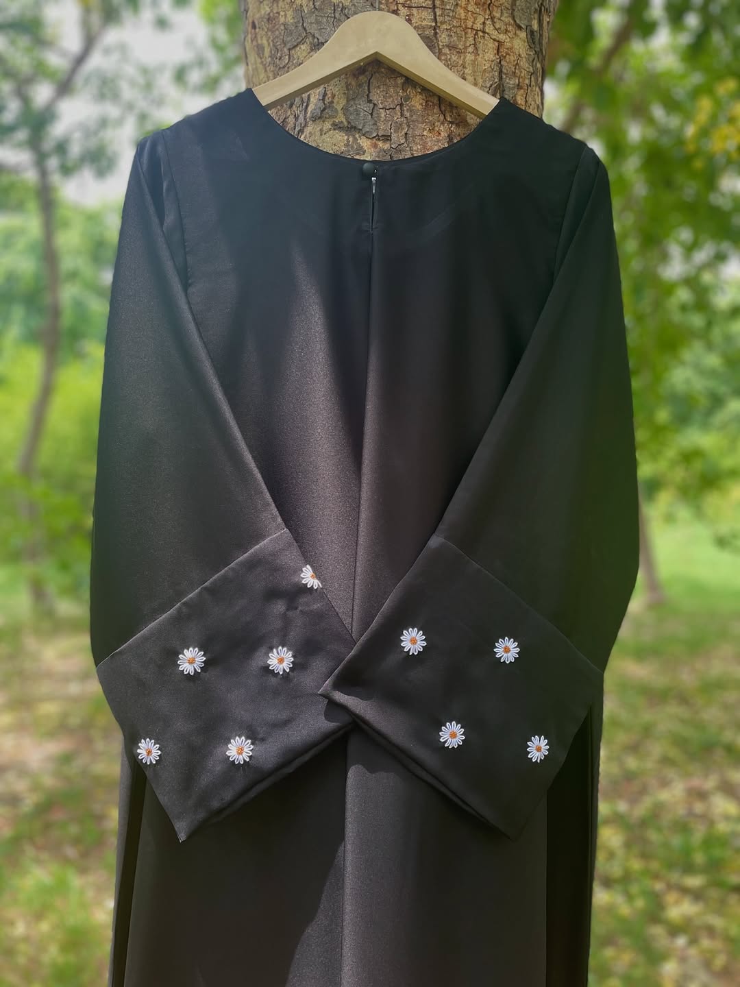 Black Hand Embroidered Daisy Abaya