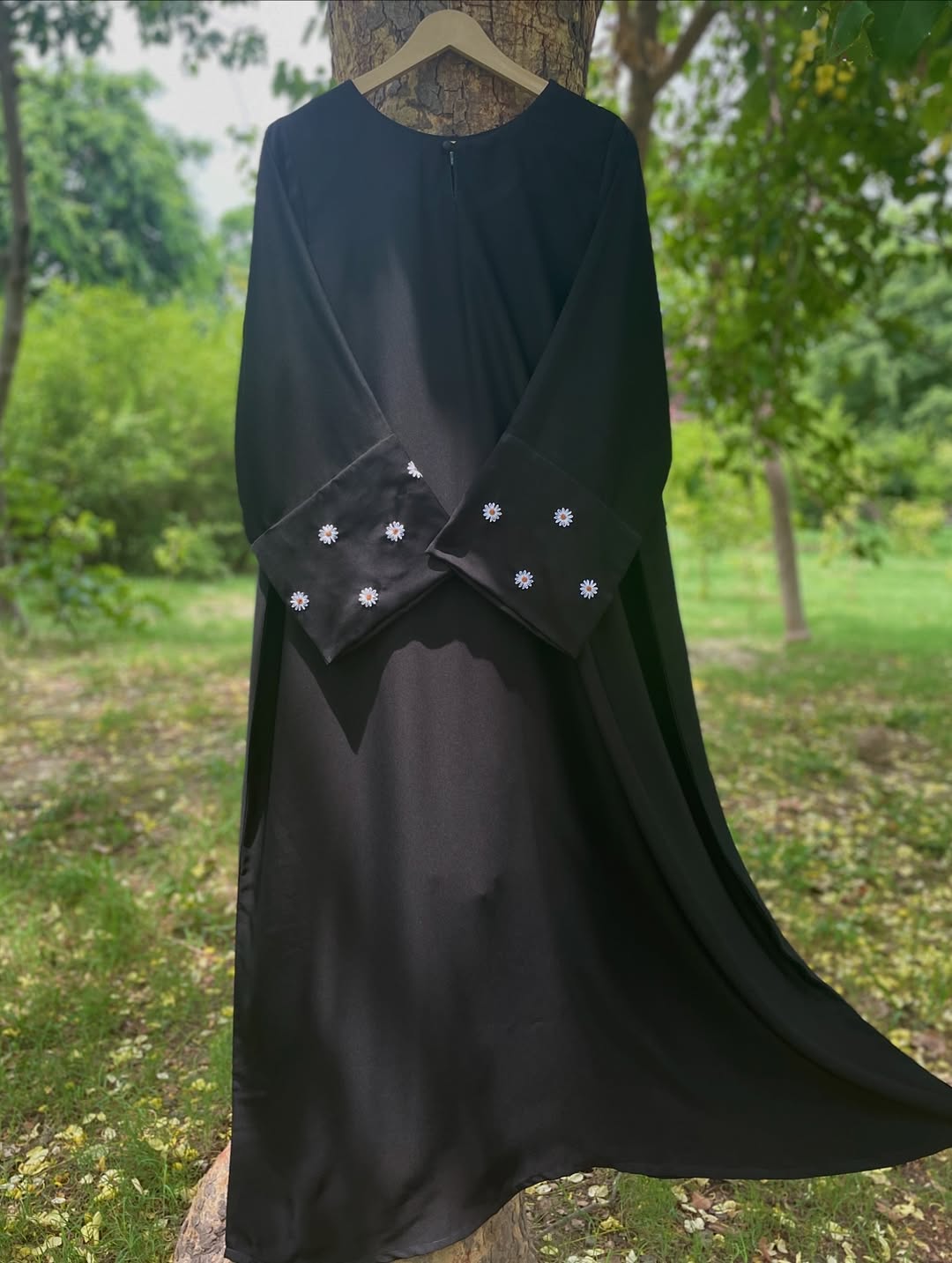 Black Hand Embroidered Daisy Abaya