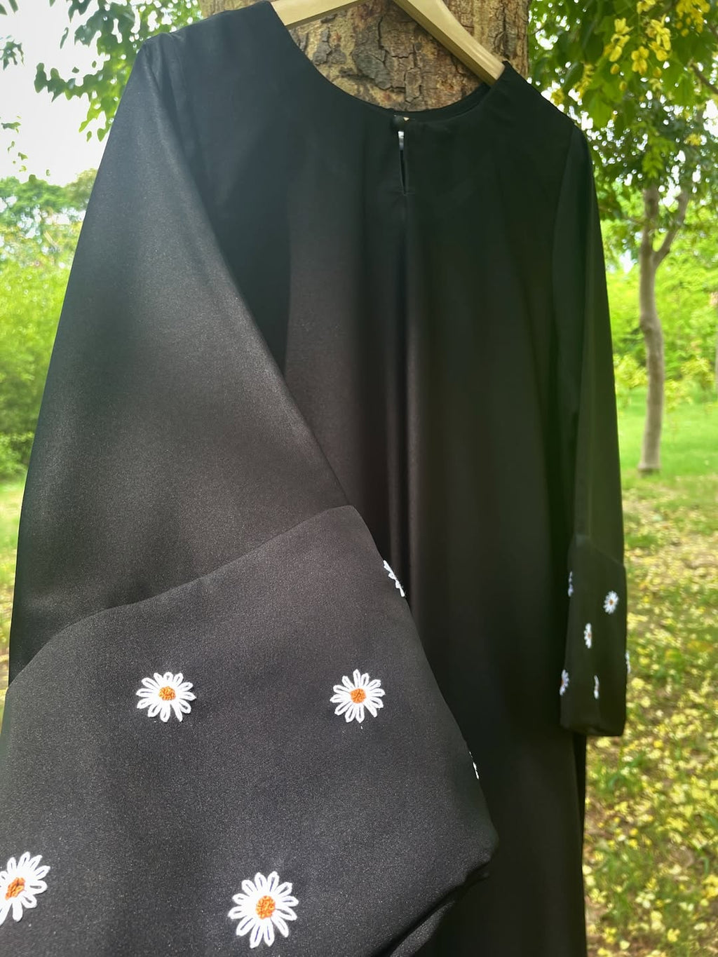 Black Hand Embroidered Daisy Abaya